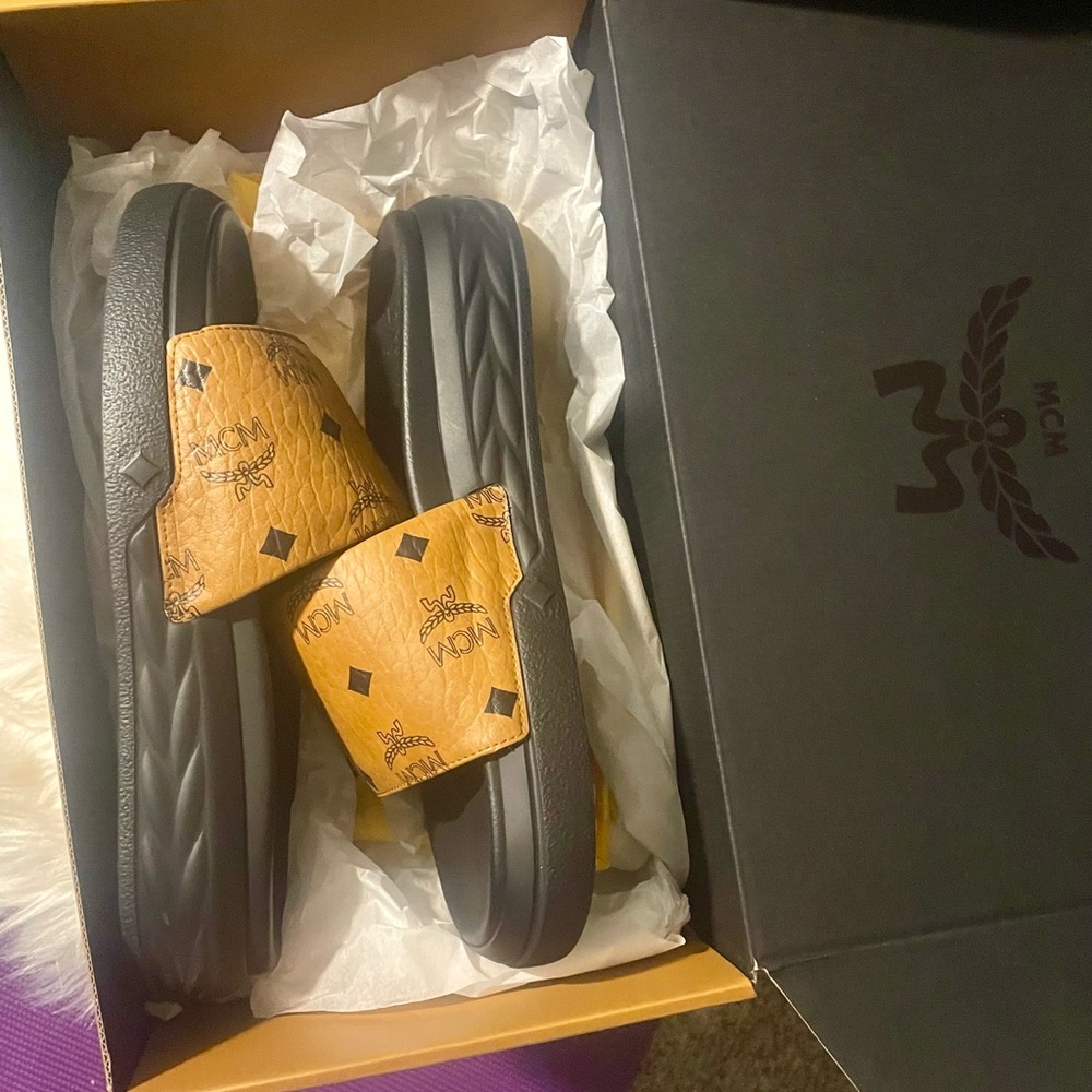 MCM Women’s Black and Brown Sandals